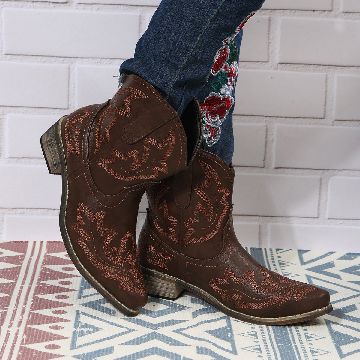 Gazelle™ - Women&#39;s V-cut Western Boots