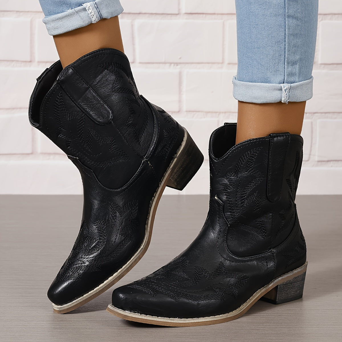 Gazelle™ - Women&#39;s V-cut Western Boots
